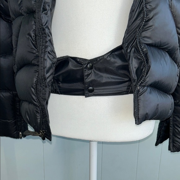 The North Face Women's Black Puffer Jacket - Picture 10 of 16